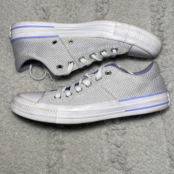 PURPLE AND WHITE LOW TOP CONVERSE - Picture 2 of 6